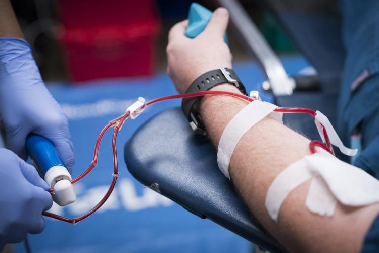 A JPS Health Network Team Member donates blood