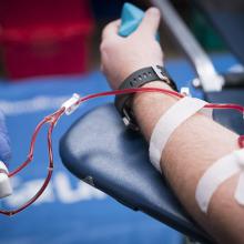 A JPS Health Network Team Member donates blood